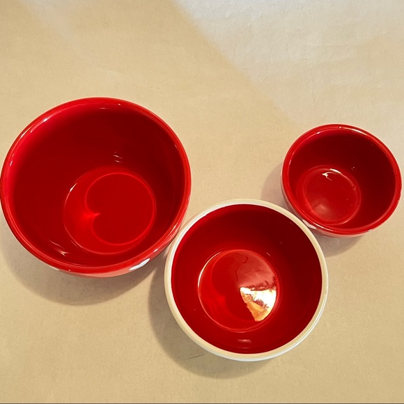 Terramoto Ceramic Hearts & Kisses Set of 3 Nesting Bowls Red/White - Picture 6 of 8